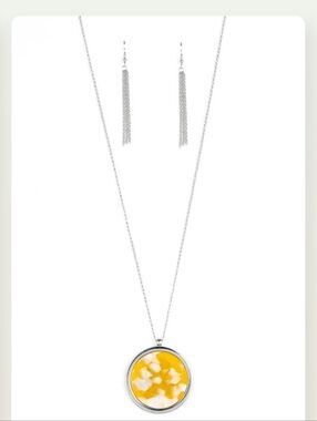 It"s POP Secret Yellow Textured Radiant Disc Necklace